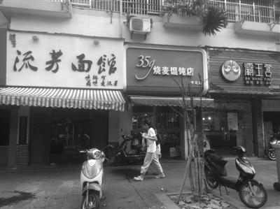 临街商铺租金暴跌7成无人接 杭州餐饮店为何偏爱贵铺？