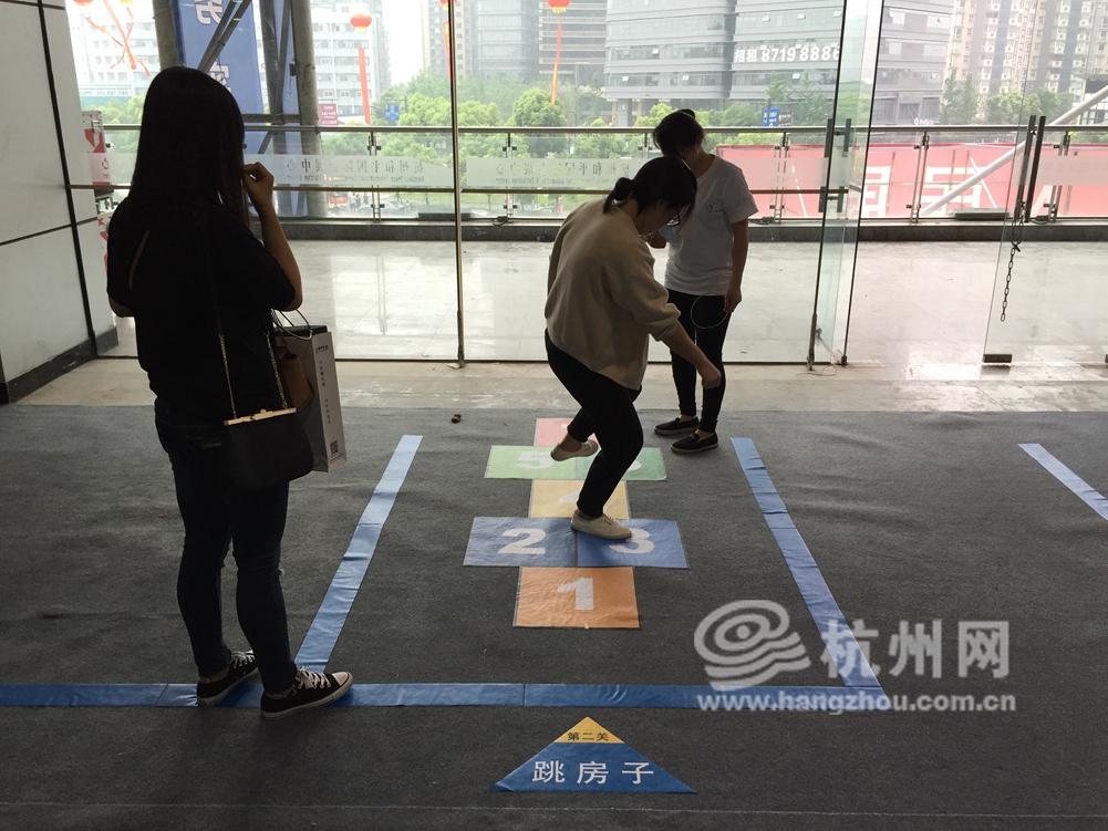 第十六届杭州人居展会展花絮——经典跳房子 游戏玩起来